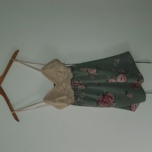 S Windsor Floral/Crochet Top.